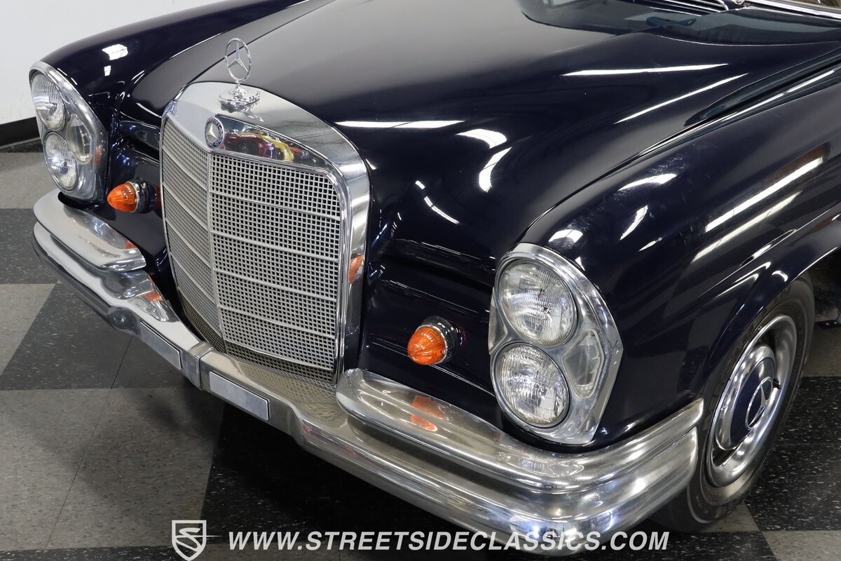 Mercedes-Benz-200-Series-1966-Coupe-18