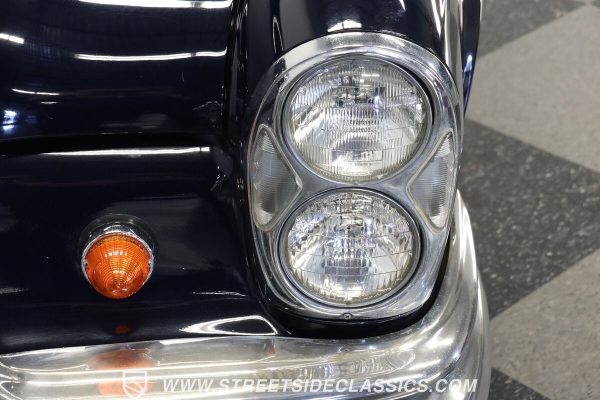 Mercedes-Benz-200-Series-1966-Coupe-19