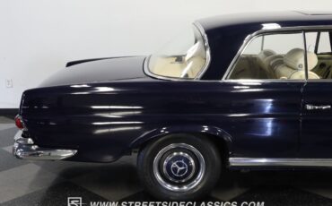 Mercedes-Benz-200-Series-1966-Coupe-27