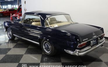 Mercedes-Benz-200-Series-1966-Coupe-6