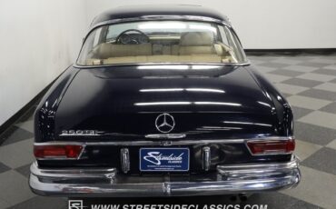 Mercedes-Benz-200-Series-1966-Coupe-8