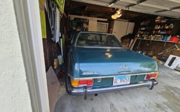 Mercedes-Benz-200-Series-1972-Coupe-11