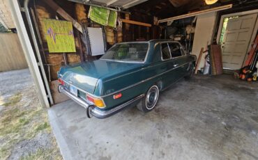 Mercedes-Benz-200-Series-1972-Coupe-13