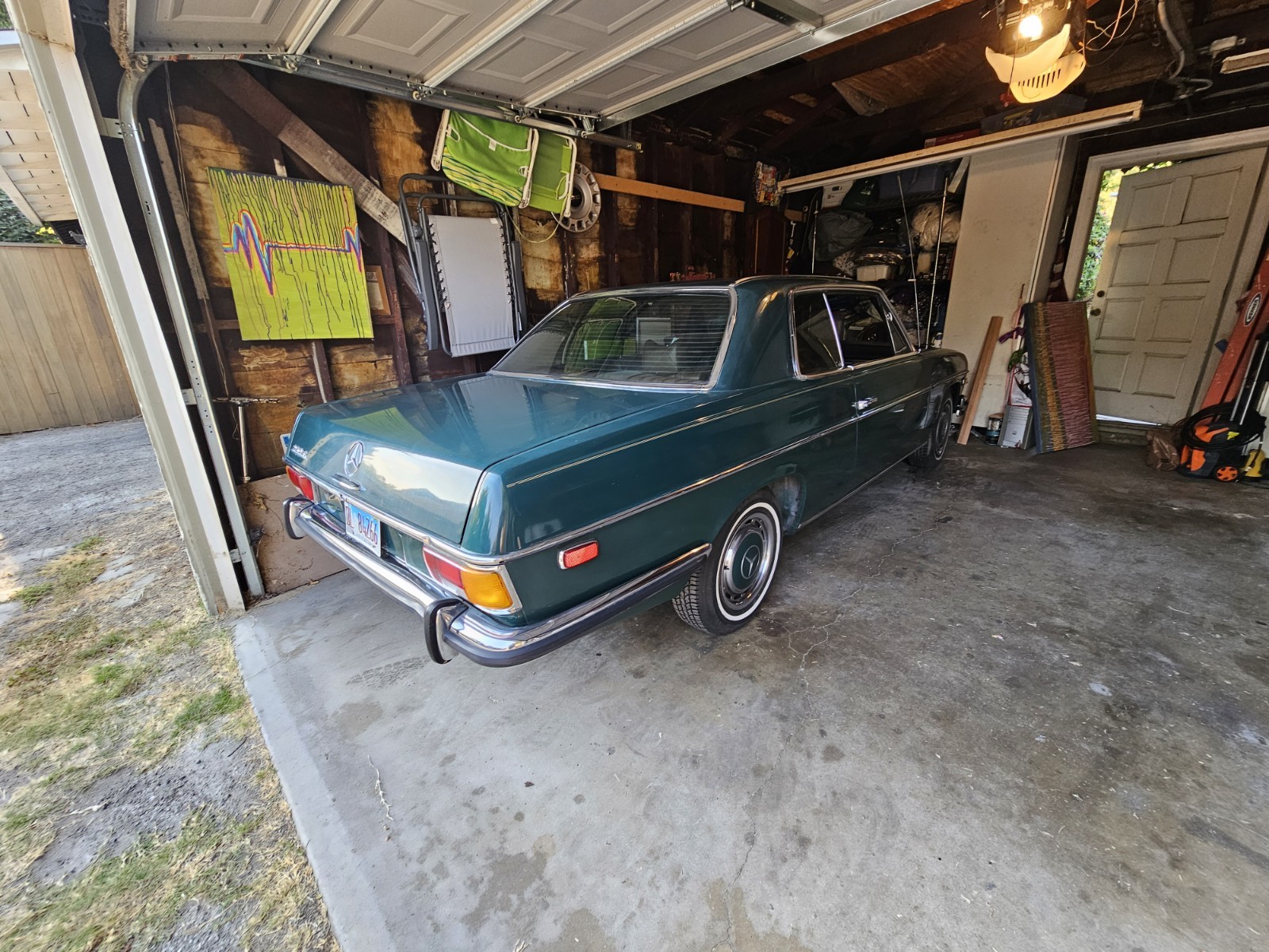 Mercedes-Benz-200-Series-1972-Coupe-13