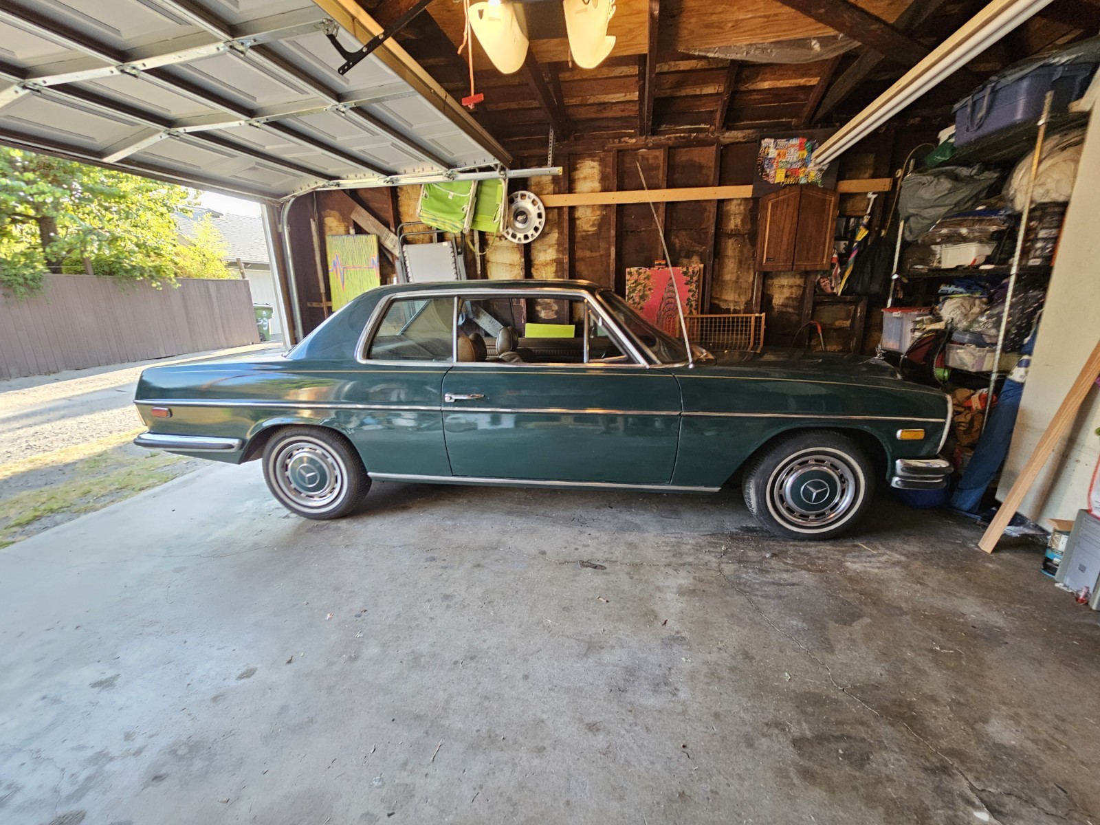 Mercedes-Benz-200-Series-1972-Coupe-14