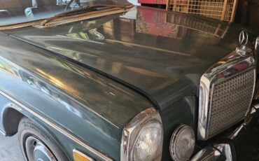 Mercedes-Benz-200-Series-1972-Coupe-15