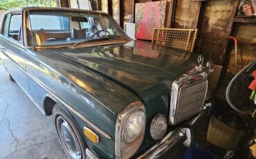 Mercedes-Benz-200-Series-1972-Coupe-18