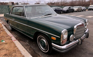 Mercedes-Benz-200-Series-1972-Coupe-2