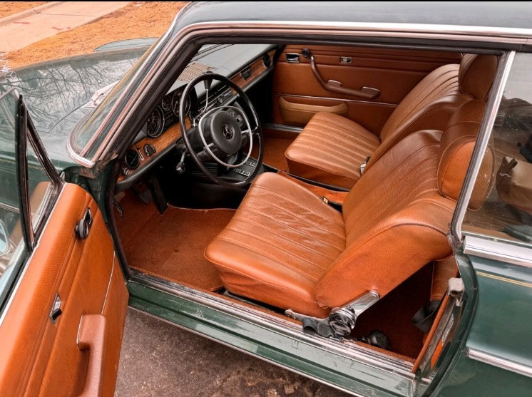 Mercedes-Benz-200-Series-1972-Coupe-8