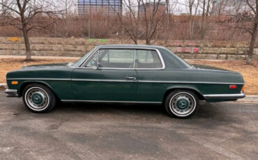 Mercedes-Benz-200-Series-1972-Coupe-9