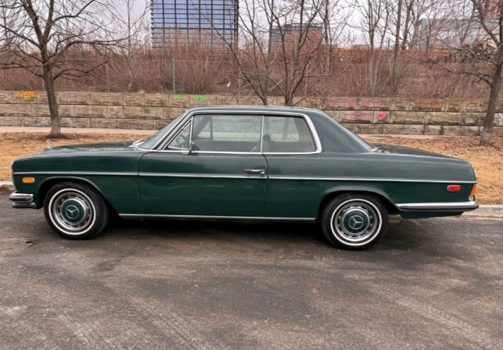 Mercedes-Benz-200-Series-1972-Coupe-9