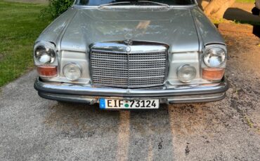 Mercedes-Benz-200-Series-1973-Coupe-1