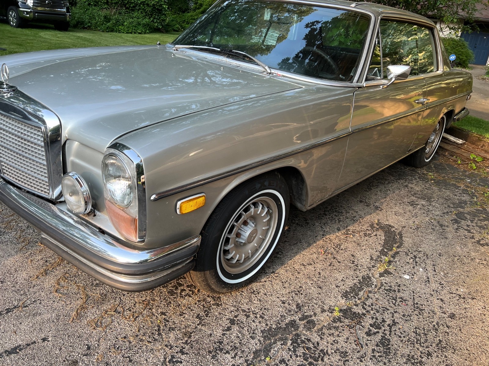 Mercedes-Benz-200-Series-1973-Coupe
