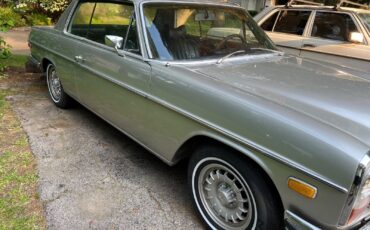 Mercedes-Benz-200-Series-1973-Coupe-2