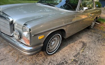 Mercedes-Benz-200-Series-1973-Coupe