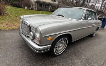 Mercedes-Benz-200-Series-1973-Coupe-4