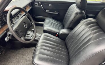 Mercedes-Benz-200-Series-1973-Coupe-6