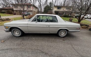 Mercedes-Benz-200-Series-1973-Coupe-7