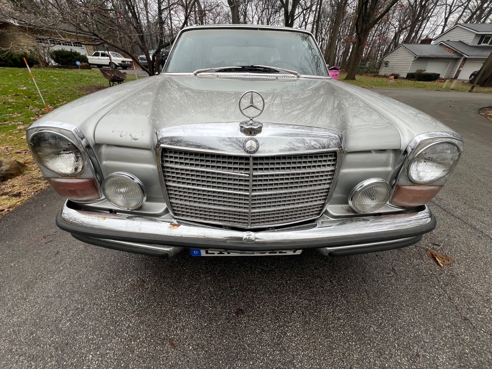 Mercedes-Benz-200-Series-1973-Coupe-8