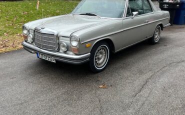 Mercedes-Benz-200-Series-1973-Coupe-9