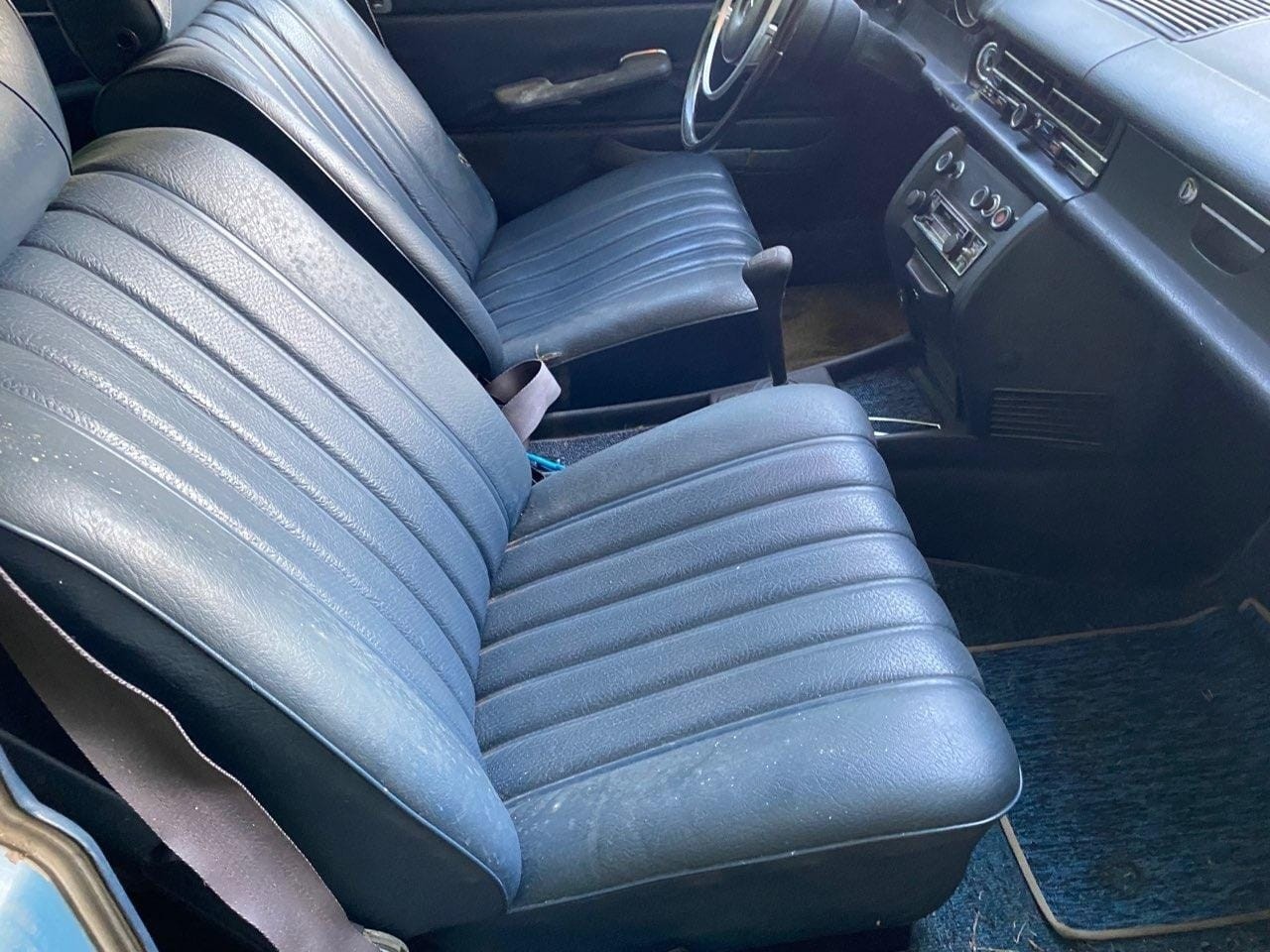 Mercedes-Benz-220-1971-13