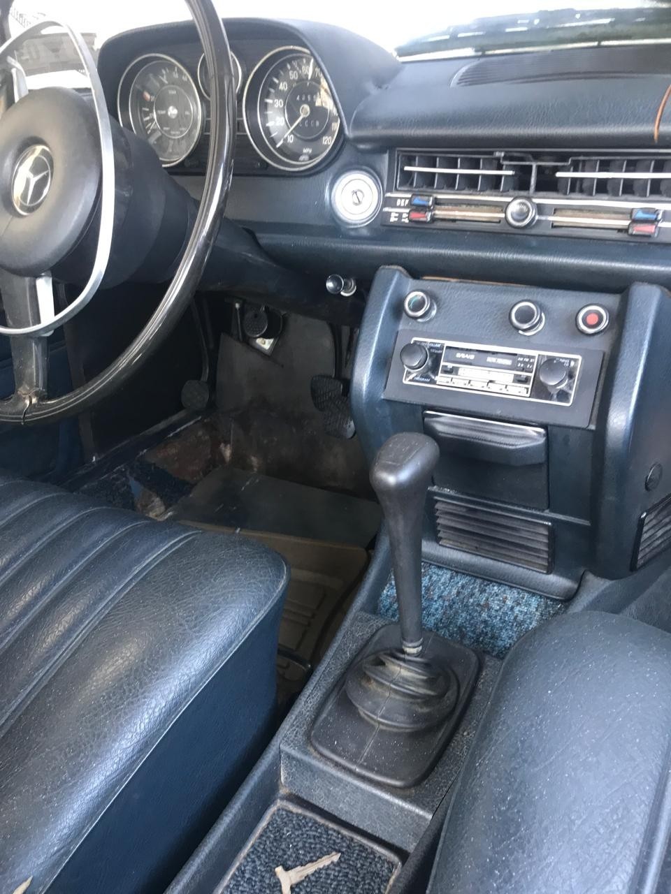 Mercedes-Benz-220-1971-15
