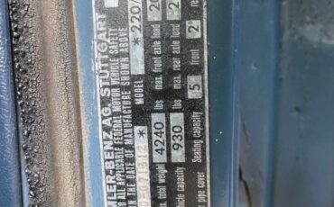 Mercedes-Benz-220-1971-18