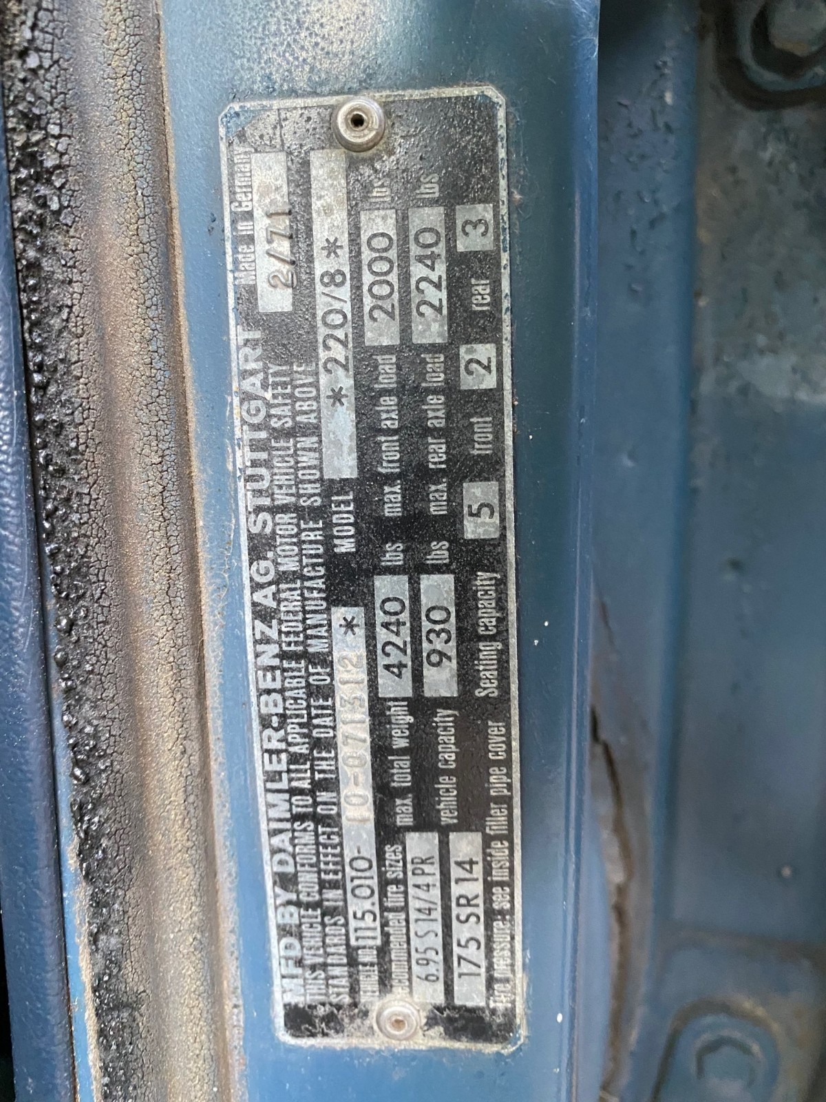 Mercedes-Benz-220-1971-18