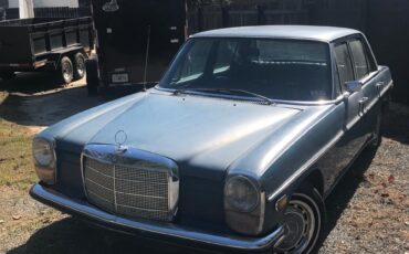 Mercedes-Benz-220-1971