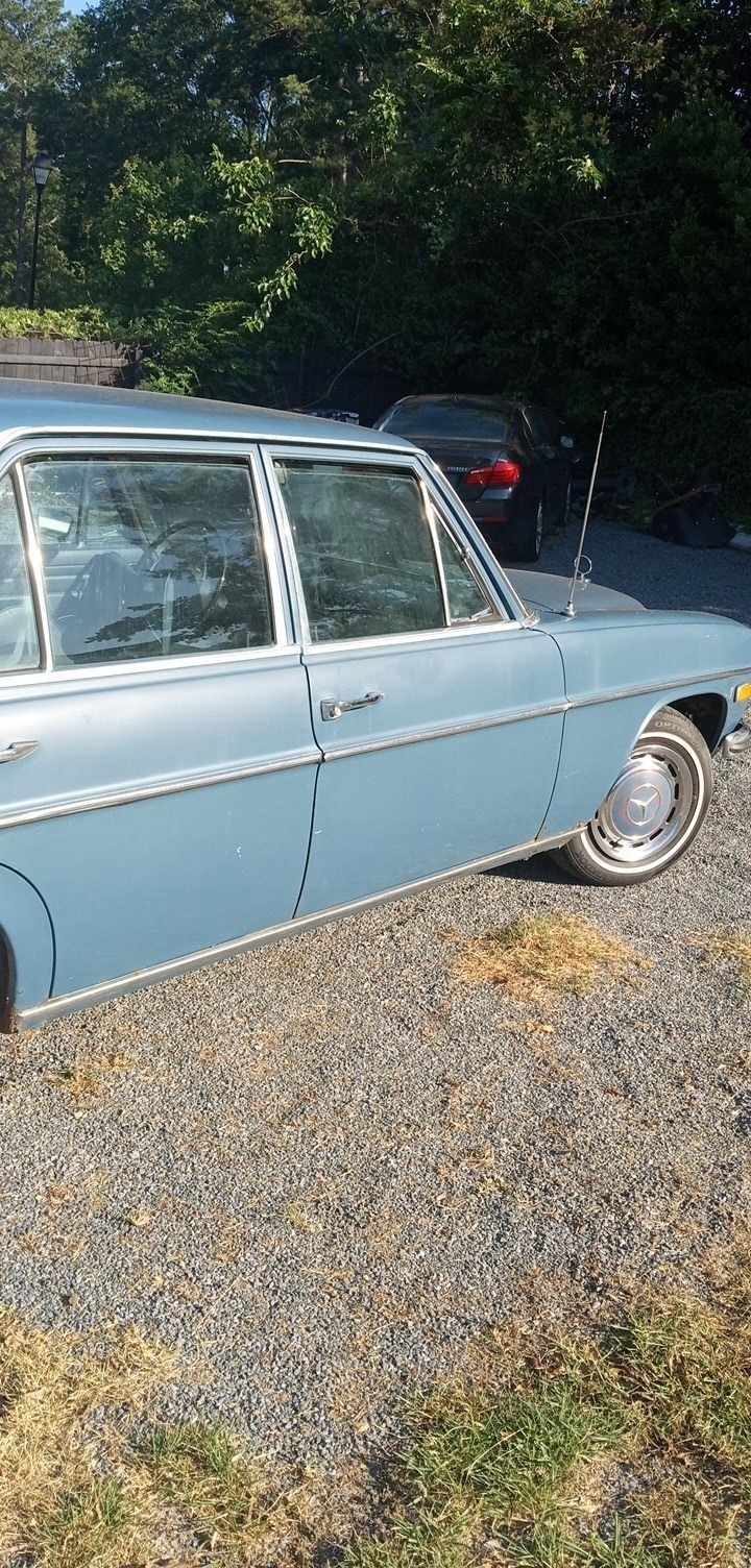 Mercedes-Benz-220-1971-6