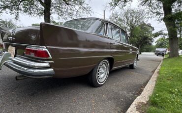 Mercedes-Benz-230-1966-4