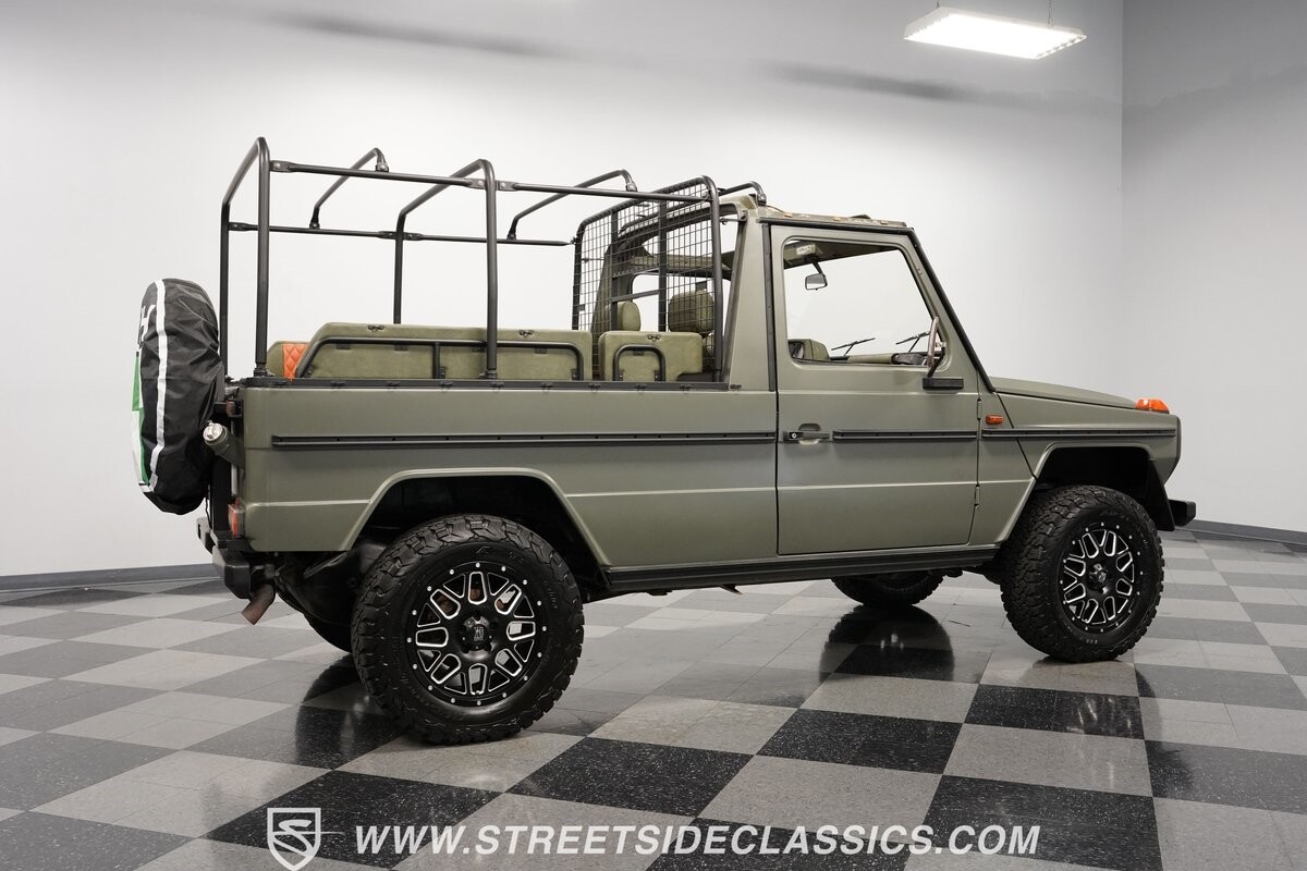 Mercedes-Benz-230GE-1995-SUV-13