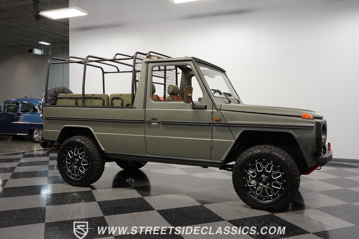 Mercedes-Benz-230GE-1995-SUV-15