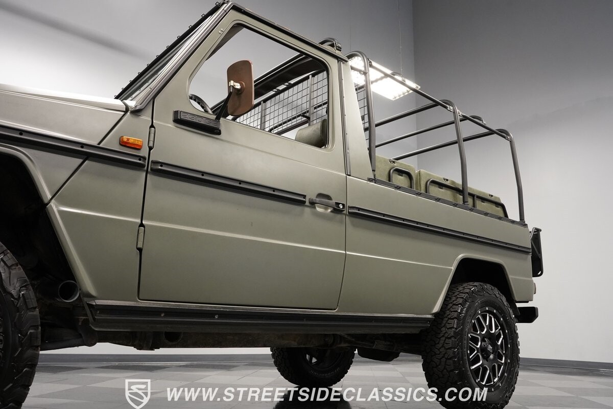 Mercedes-Benz-230GE-1995-SUV-22