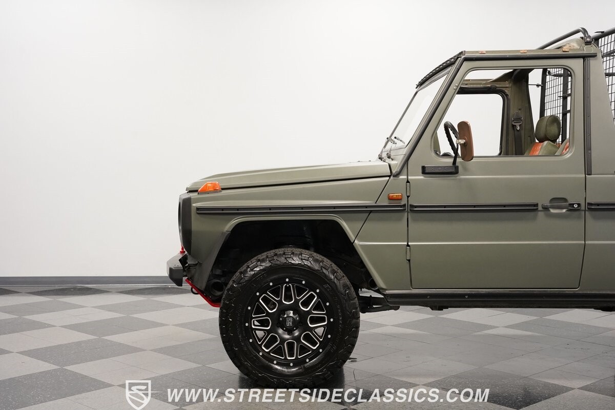 Mercedes-Benz-230GE-1995-SUV-23
