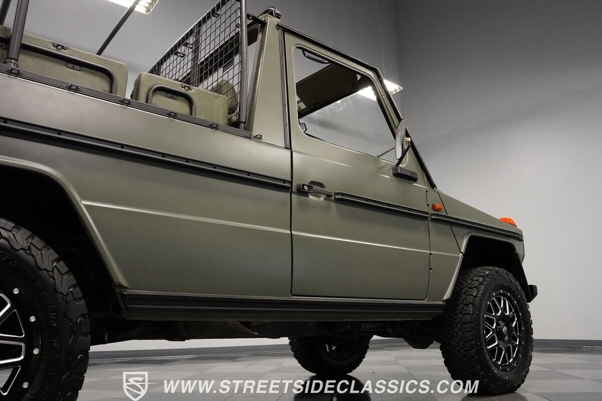 Mercedes-Benz-230GE-1995-SUV-28