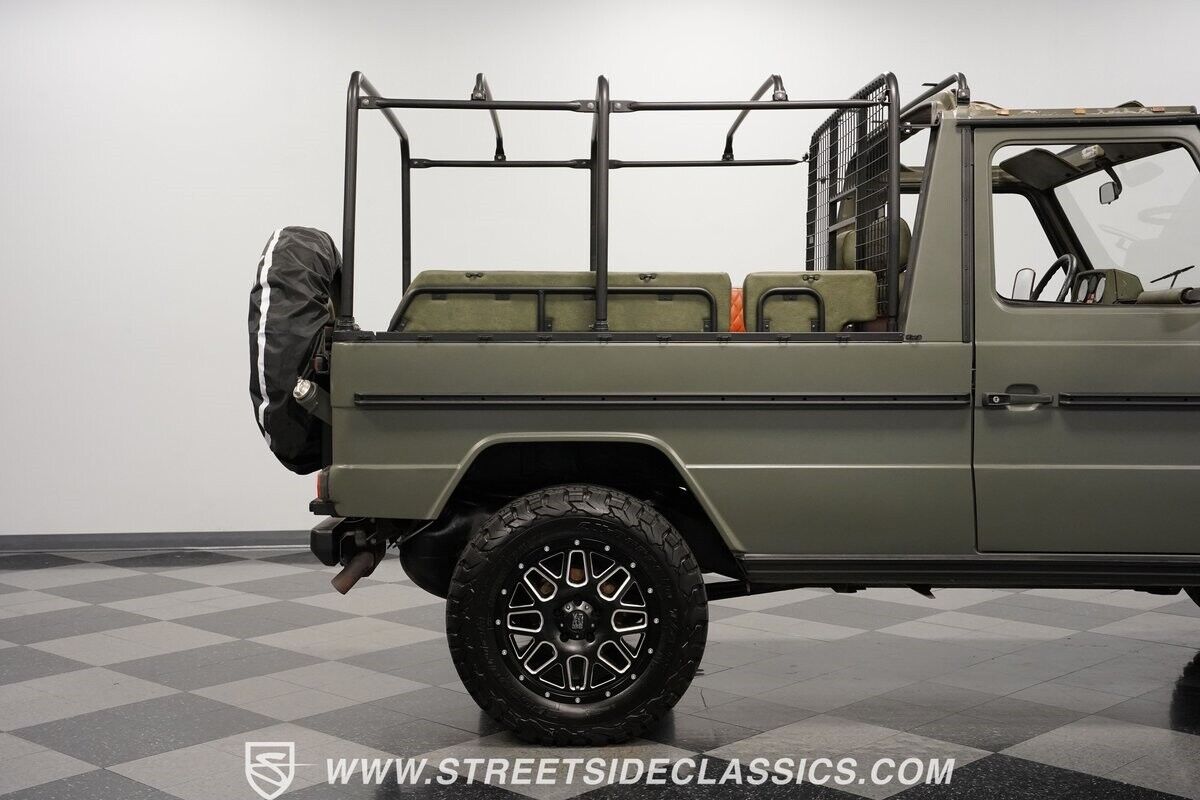 Mercedes-Benz-230GE-1995-SUV-29