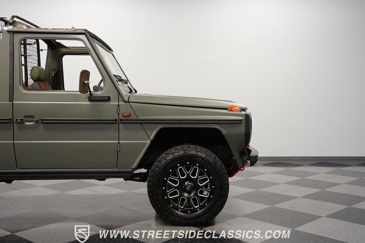 Mercedes-Benz-230GE-1995-SUV-30