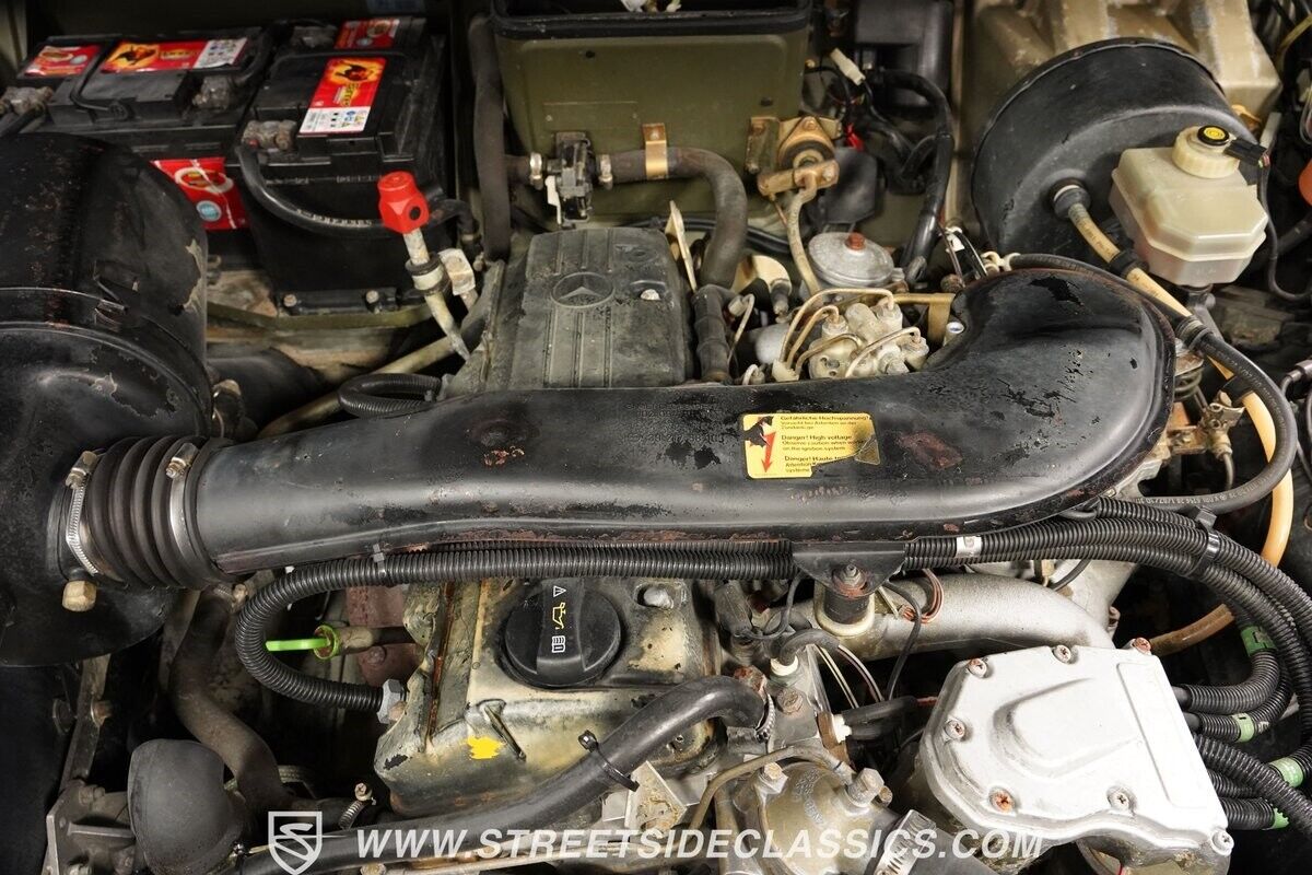 Mercedes-Benz-230GE-1995-SUV-33
