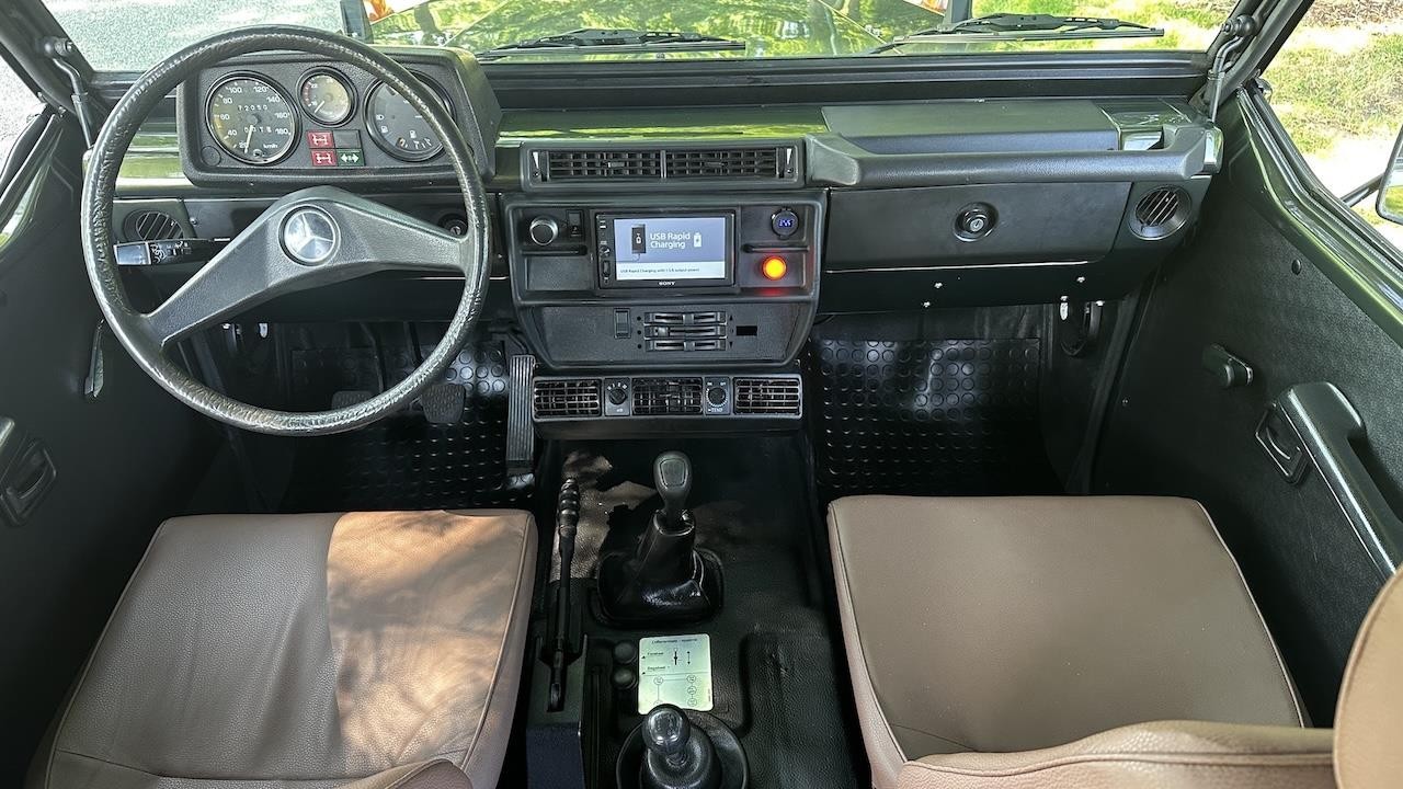 Mercedes-Benz-240GD-1987-21
