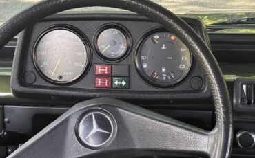 Mercedes-Benz-240GD-1987-22