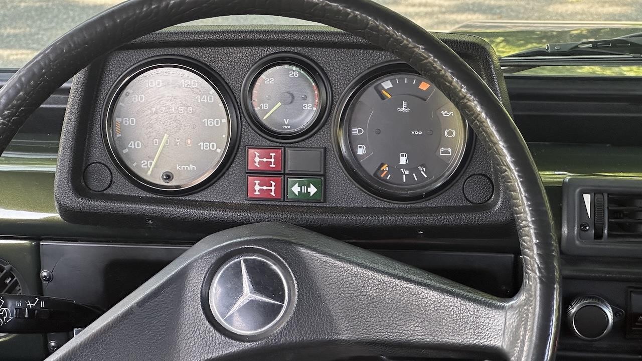 Mercedes-Benz-240GD-1987-22