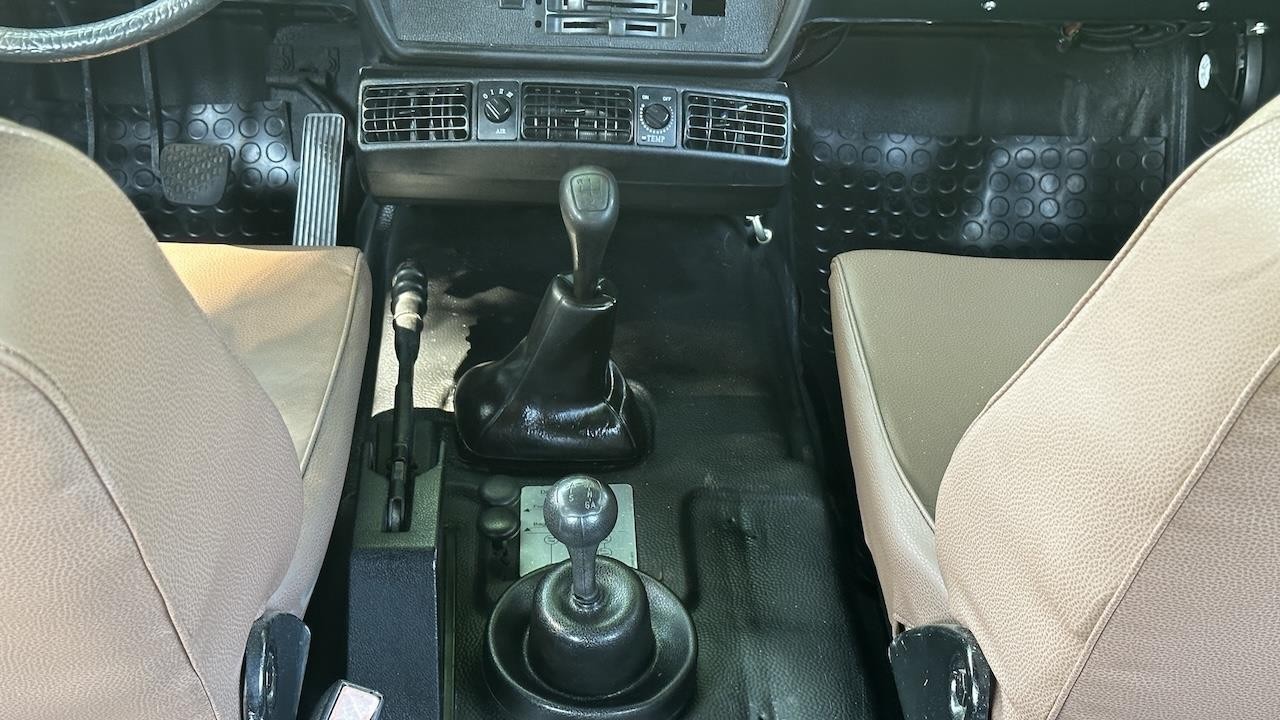 Mercedes-Benz-240GD-1987-25