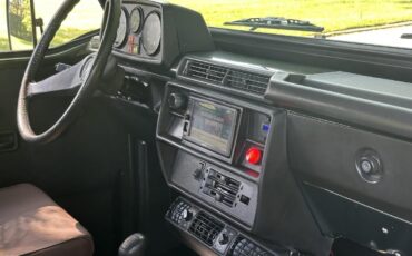Mercedes-Benz-240GD-1987-30