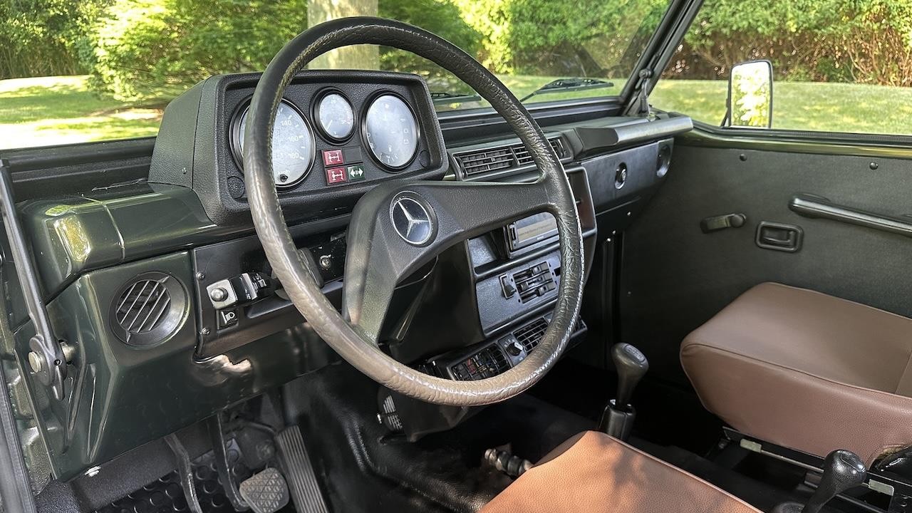 Mercedes-Benz-240GD-1987-35