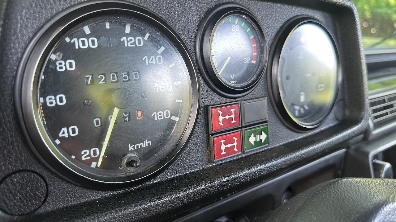 Mercedes-Benz-240GD-1987-36
