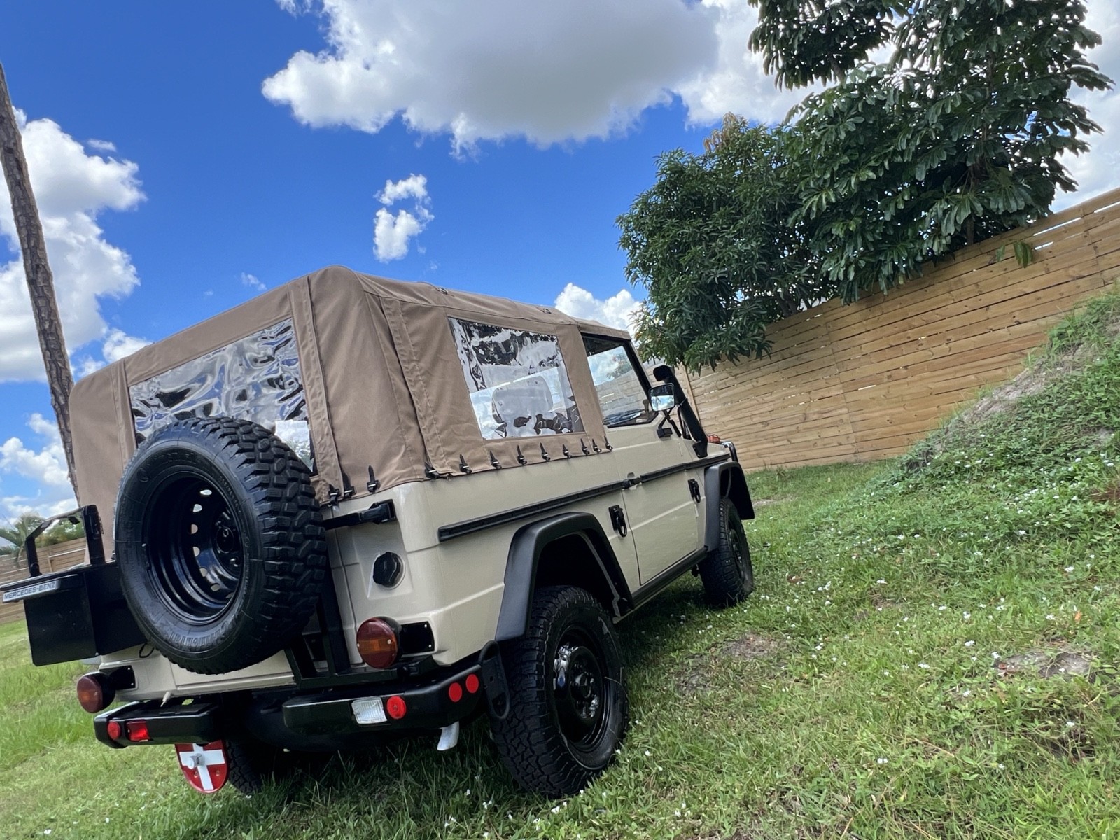 Mercedes-Benz-250-1992-18