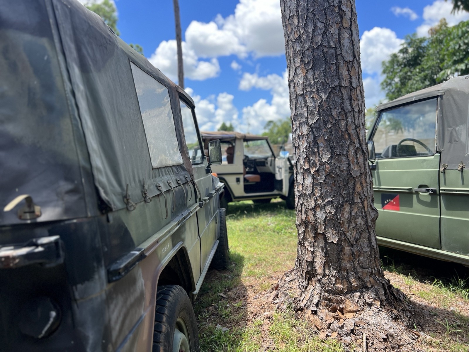 Mercedes-Benz-250-1992-19
