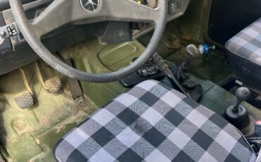 Mercedes-Benz-250-1992-27