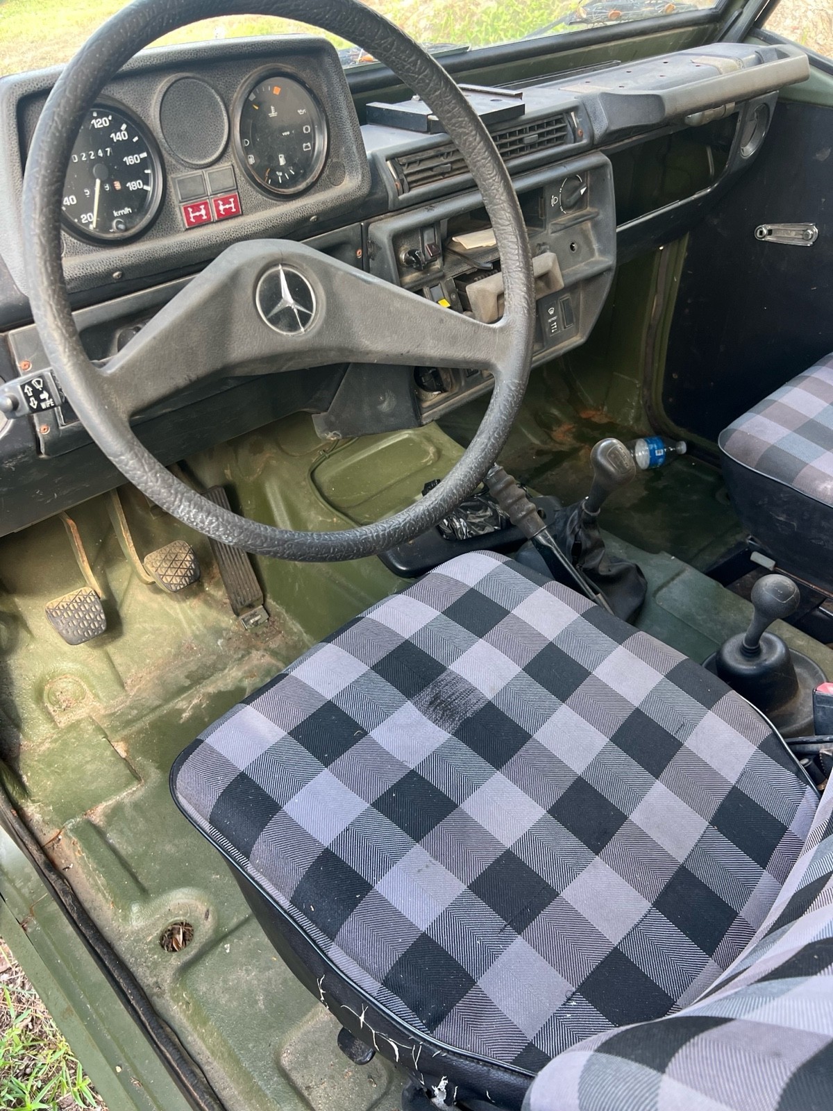 Mercedes-Benz-250-1992-27